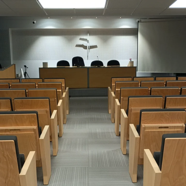 INSTALACION ELECTRICA SALON DE GRADOS DE LA FACULTAD FCAFD 1